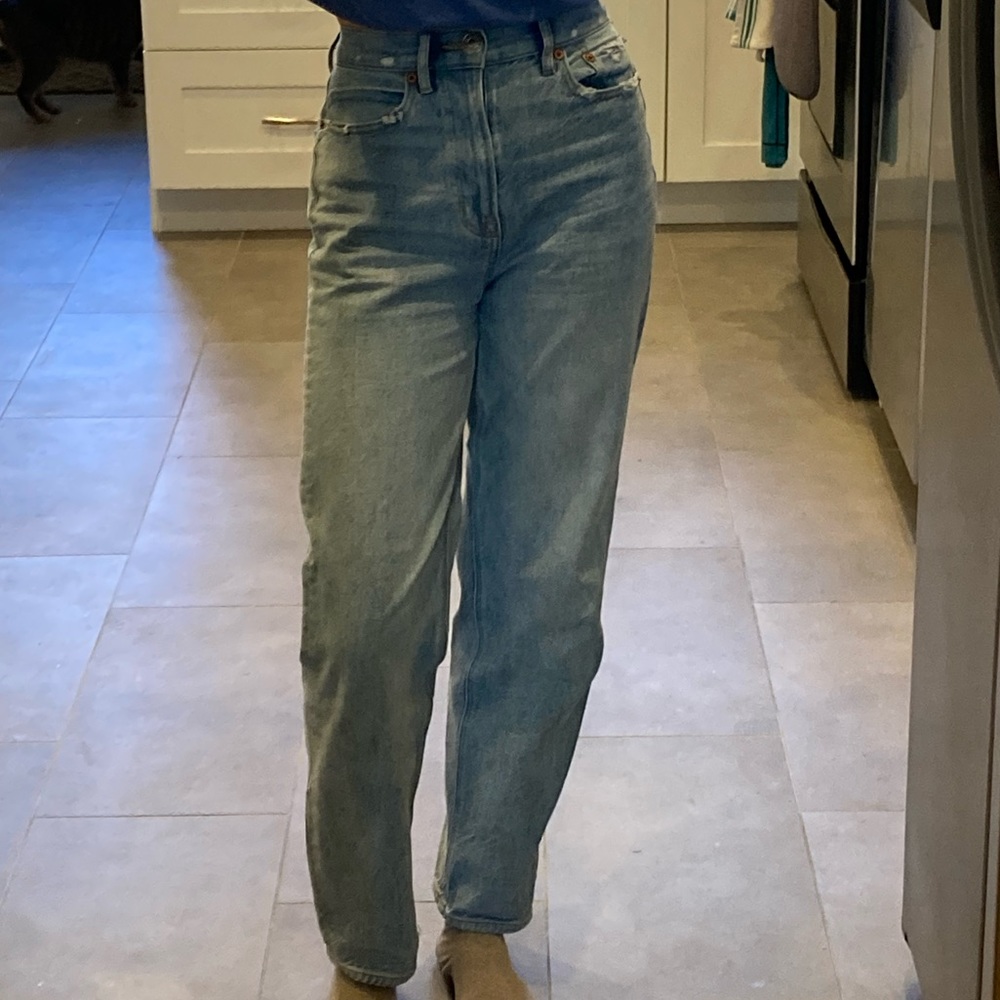 American Eagle Straight Leg Mom Jeans